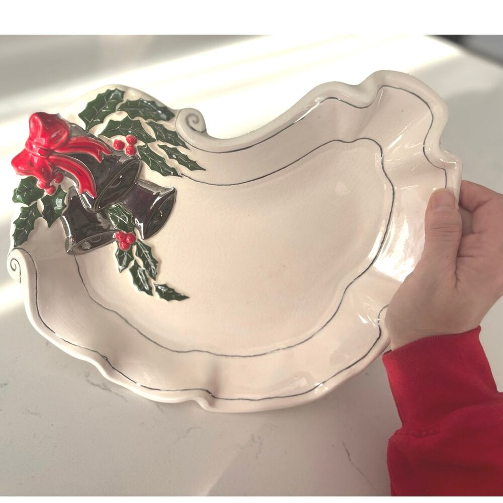 Vintage 1970s hand painted Christmas tray, Holly Silver bells ruffled edges￼ - Picture 2 of 9